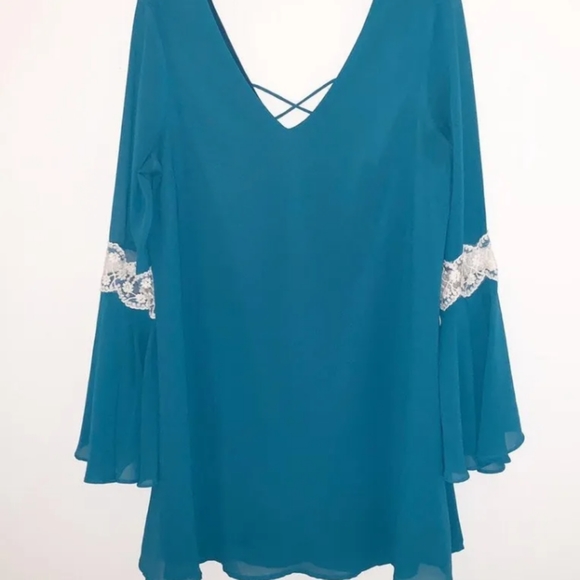 Umgee mini 70s style mini boho bell Sleeve dress - Picture 2 of 9